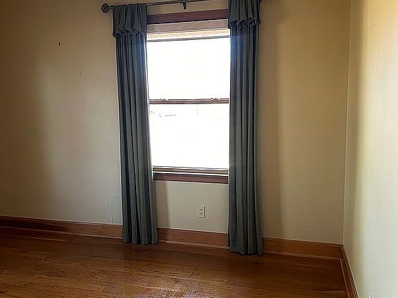 4th image of 12808 Urton Ln