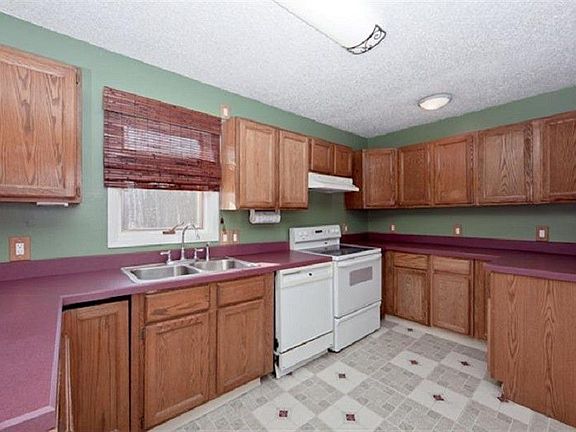 2nd image of 2213 Independence Cir E