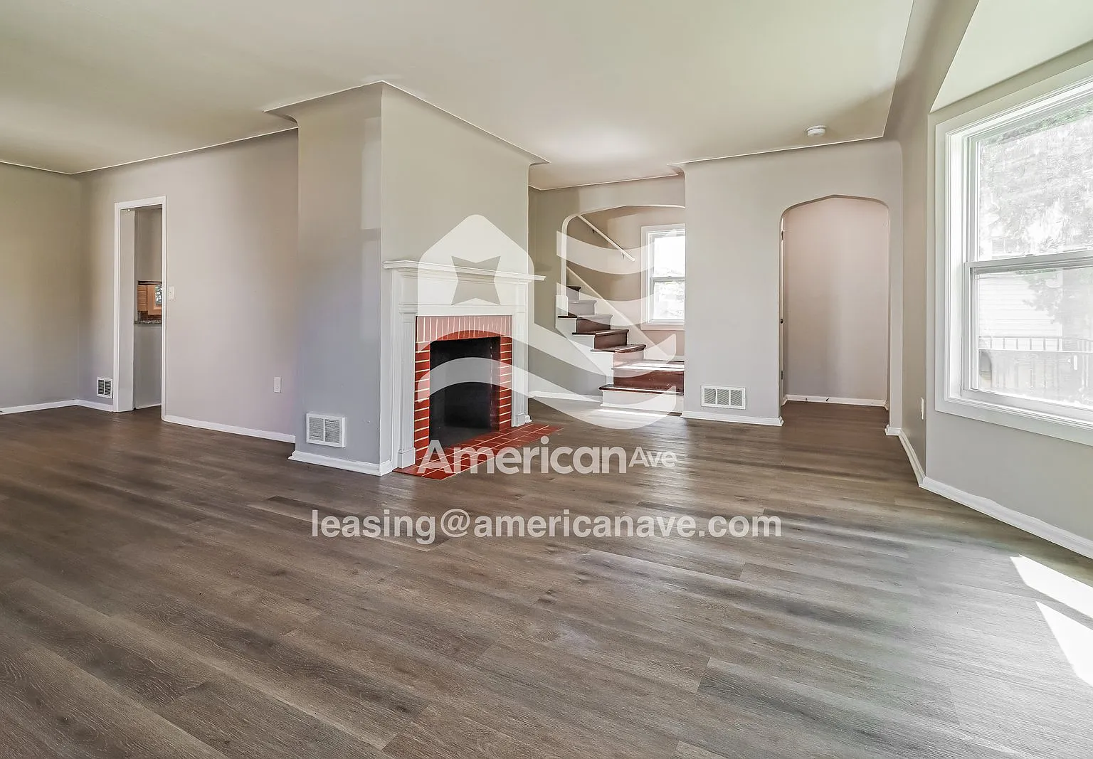 3 bed, 1.5 bath, 1325 sqft, $1,422 — Photo 3