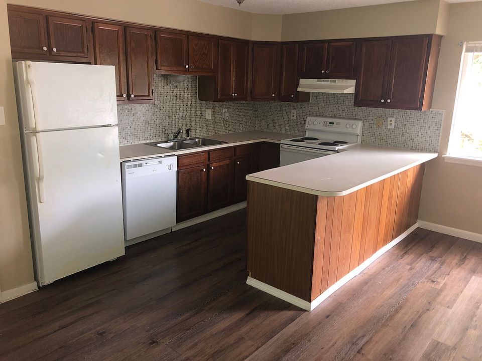 1st image of 645 Main St E APT B