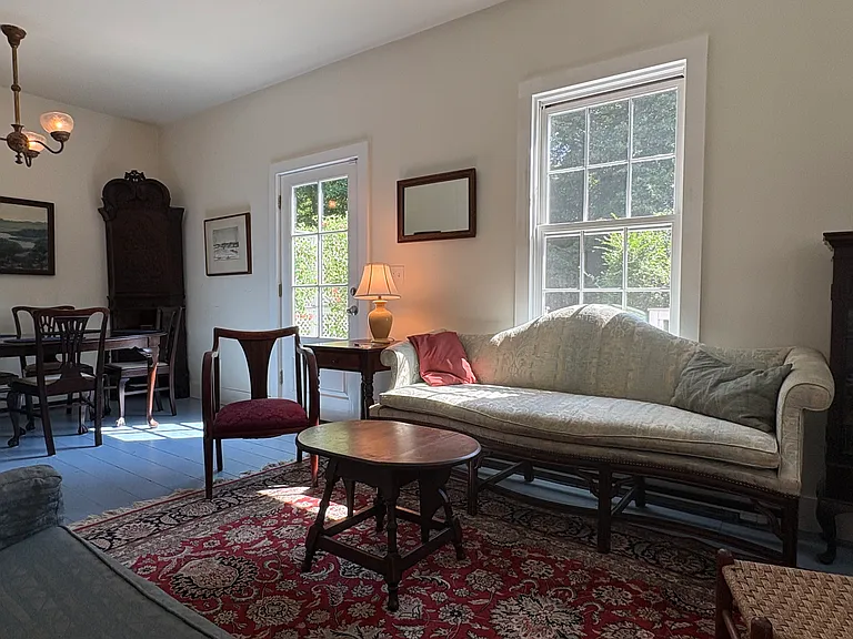 528 Third Beach Rd — Photo 2