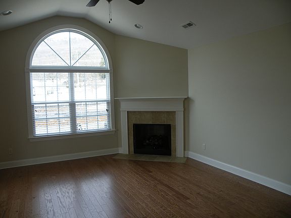 3rd image of 634 Wilshire Way
