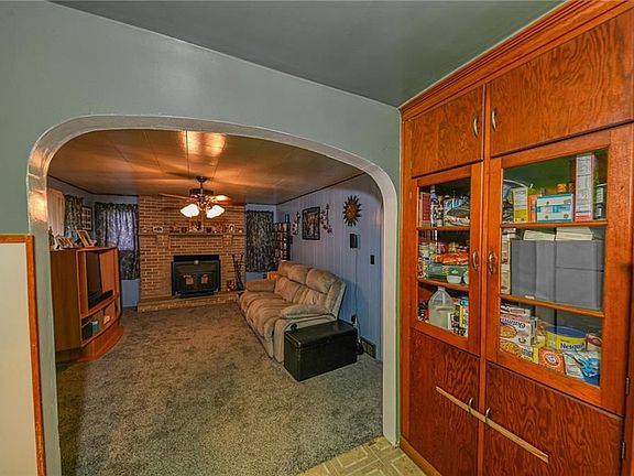 3rd image of 3767 Victory Ave