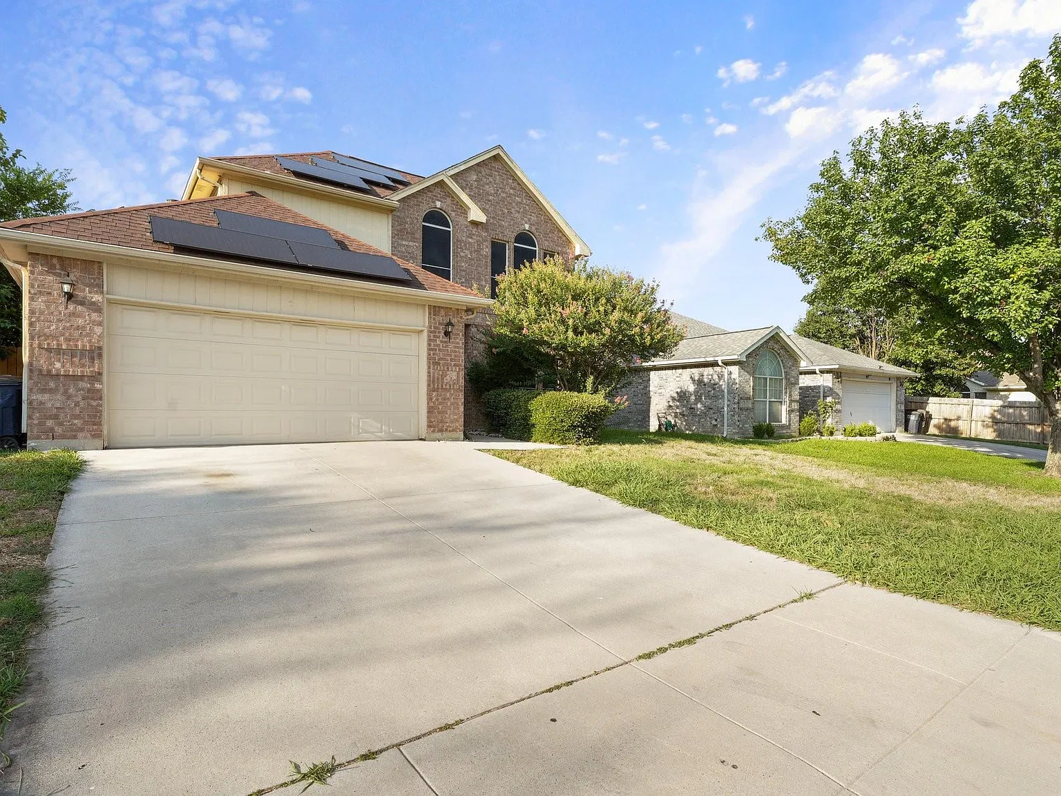 3 bed, 1926 sqft, $2,550 — Photo 1