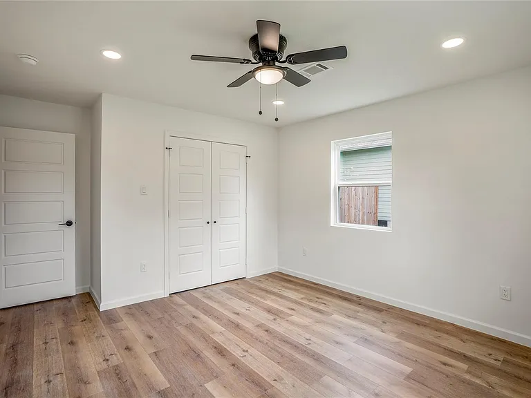 3923 Alsace St — Photo 9
