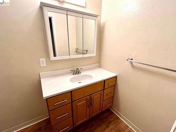 5th image of 511 W 5th St #A
