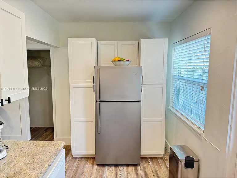 301 NE 15th Ave #1 — Photo 6
