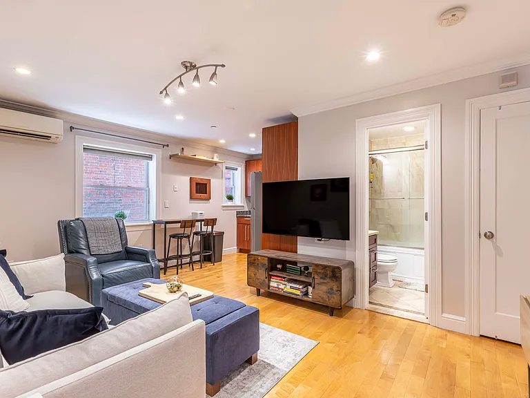 52 Cooper St #1 — Photo 2