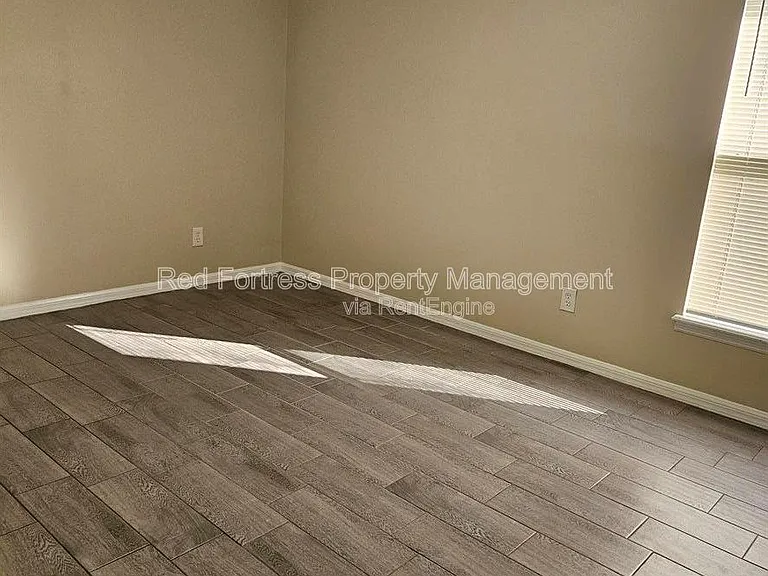 4514 Leonard Blvd S — Photo 3