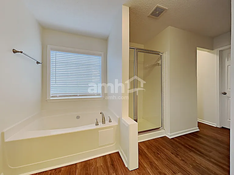 122 Wallnut Hall Cir — Photo 15