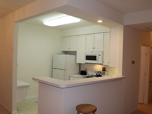 4th image of 7707 Haynes Point Way #6F