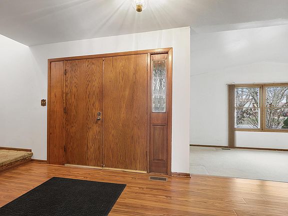 2nd image of 6105 Victoria Dr