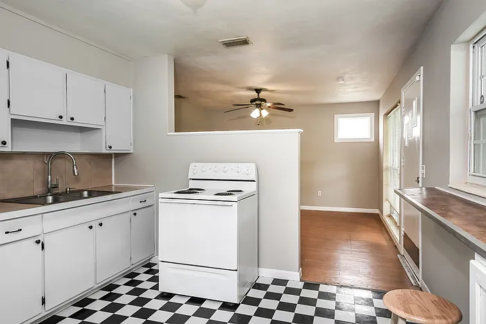 415 California Ave — Photo 8