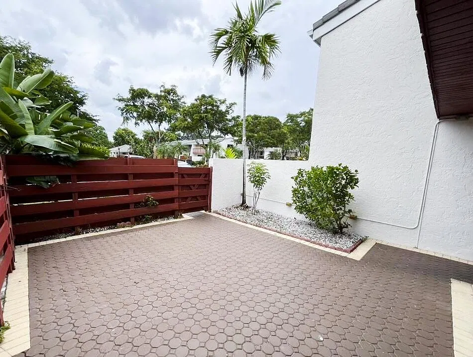 3 bed, 1640 sqft, $3,500 — Photo 3
