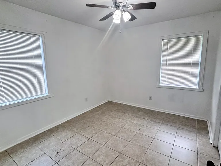 1102 Anderson Dr — Photo 10