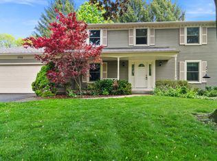 1702 Harris Ln, Naperville, IL 60565