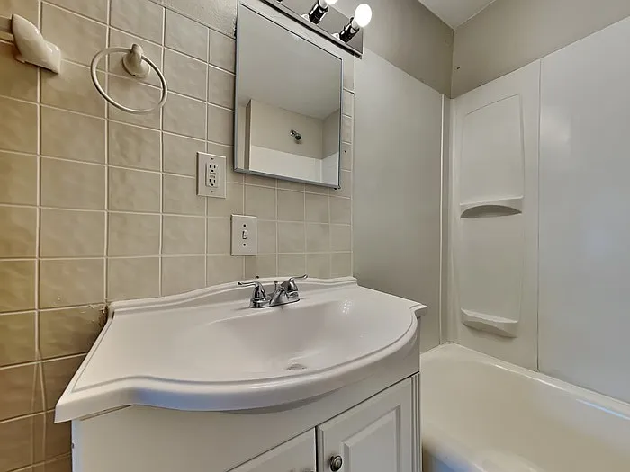 2068 Reaney Ave E — Photo 11