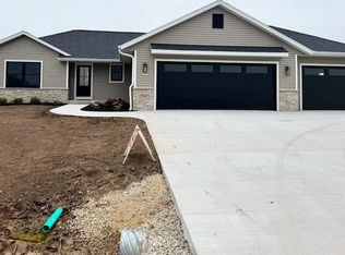 2747 Stonebrook Dr, Sheboygan, WI 53081