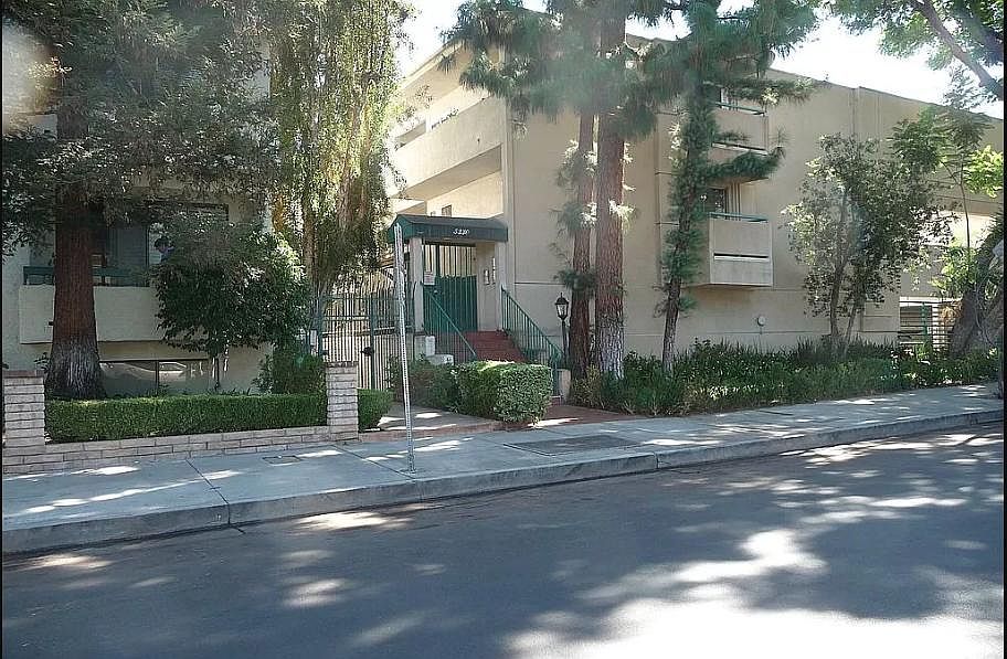 1st image of 5330 Zelzah Ave APT 2
