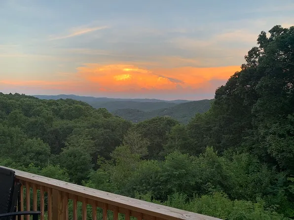 172 Hanging Rock Villas APT 422, Seven Devils, NC 28604