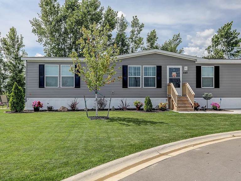 7204 E Grand River Ave — Photo 12