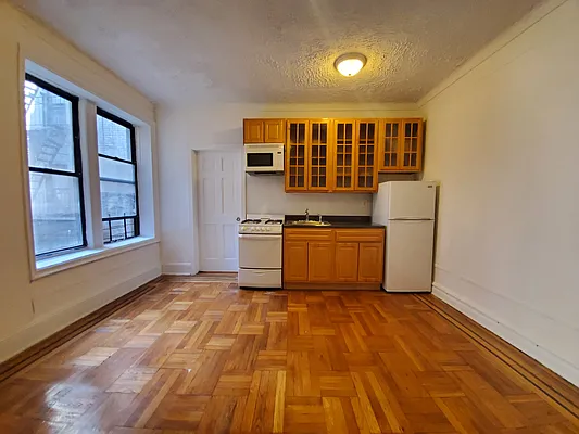 Rented by Lang Realty LLC | media 3