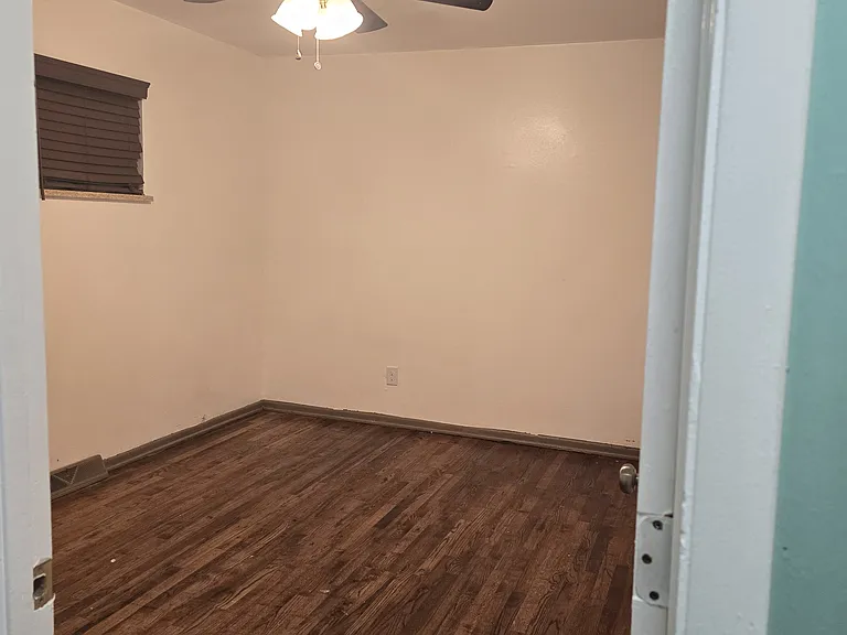 390 S Utica St — Photo 30