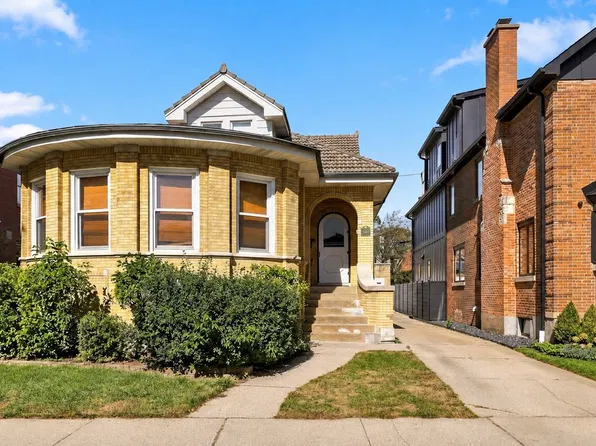 2940 W Greenleaf Ave, Chicago, IL 60645
