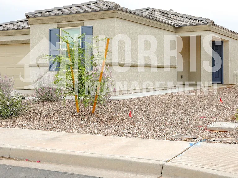2897 N Rosewood Ln — Photo 2