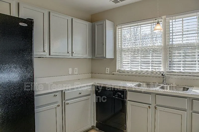Building Photo - 2132 Mallard Woods Pl