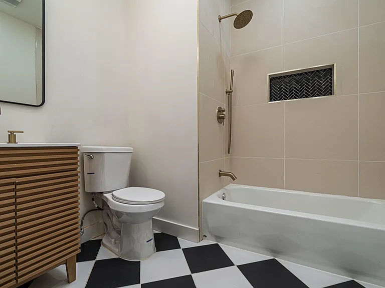 701 Bergen Ave — Photo 20