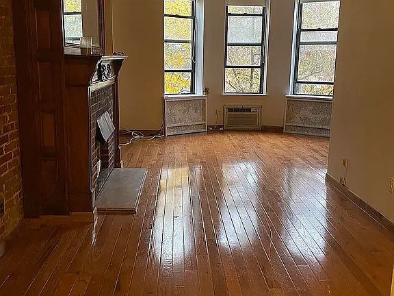 4th image of 148 W 77th St #1