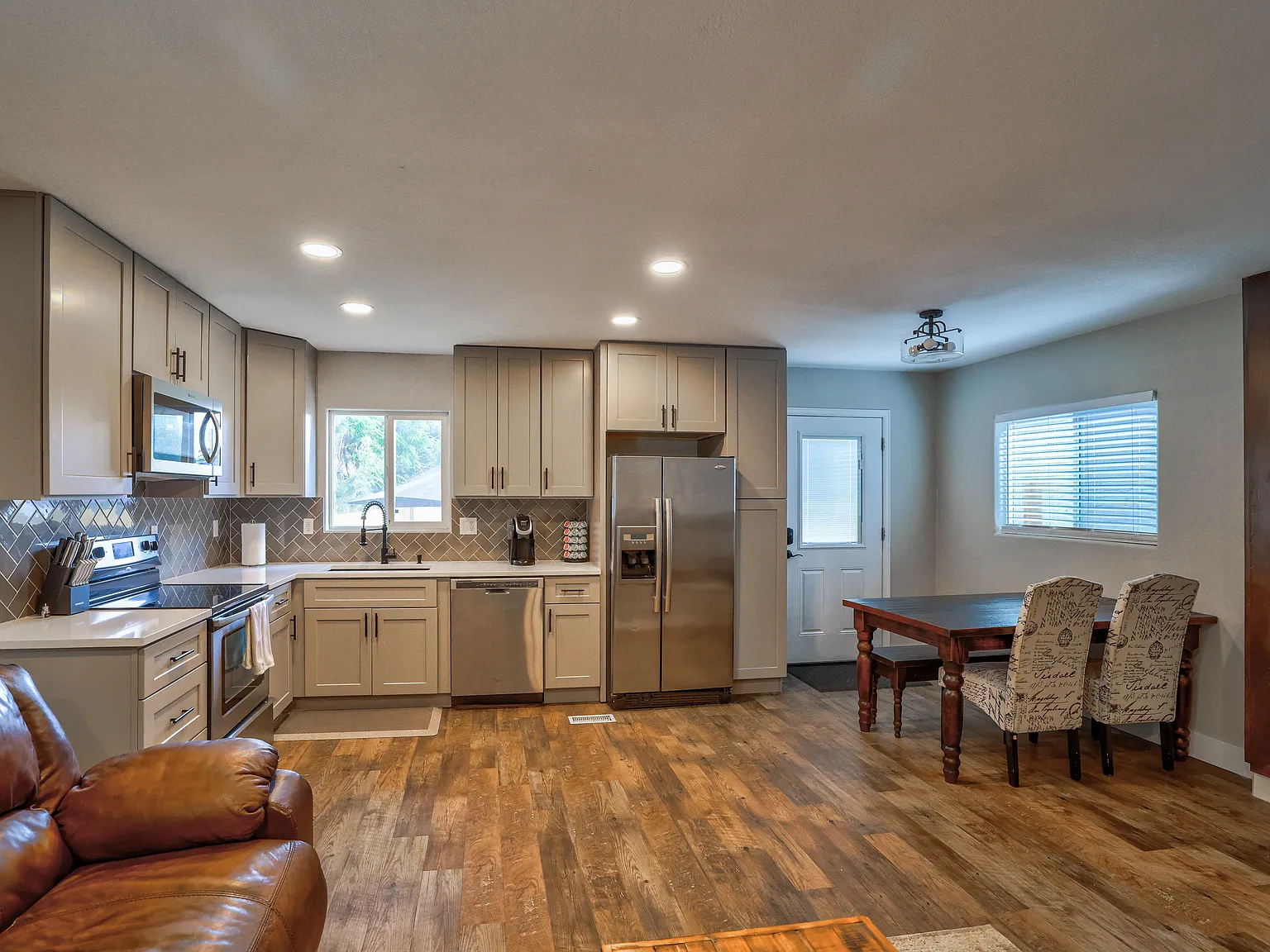 3 bed, 1485 sqft, $3,300 — Photo 3