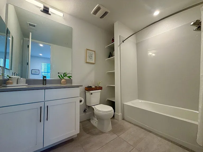 561 Pilgrim Dr — Photo 23