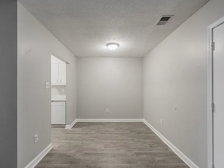 Brookwood Apartments — Photo 15