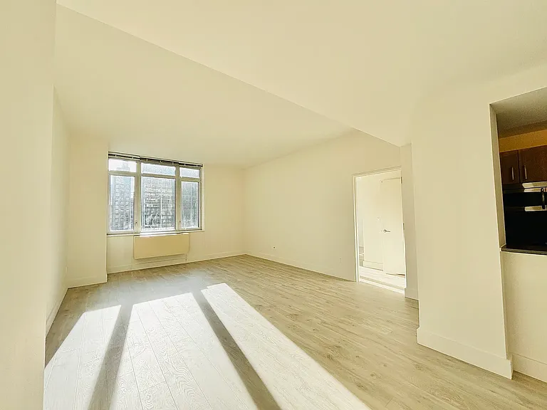 229 W 60th St #3H — Photo 1
