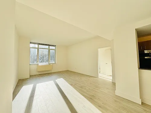 229 W 60th St #3H Photo 1