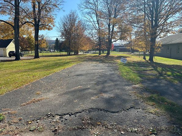 21 Pine St, Hamilton, NY 13346
