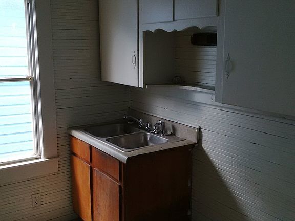 4th image of 2011 McQuade St
