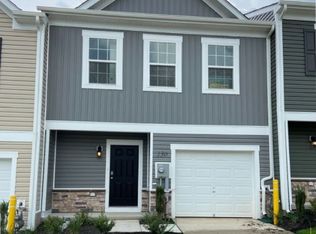 210 Maple Run Dr, York, PA 17404