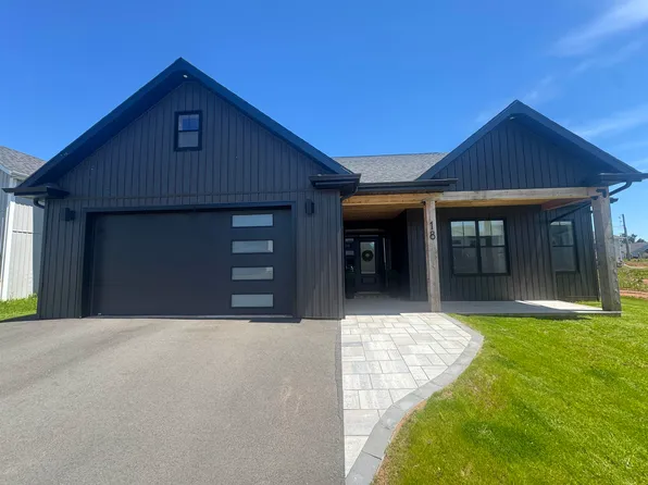 18 Neill Dr, Charlottetown, PE C1A 9B2