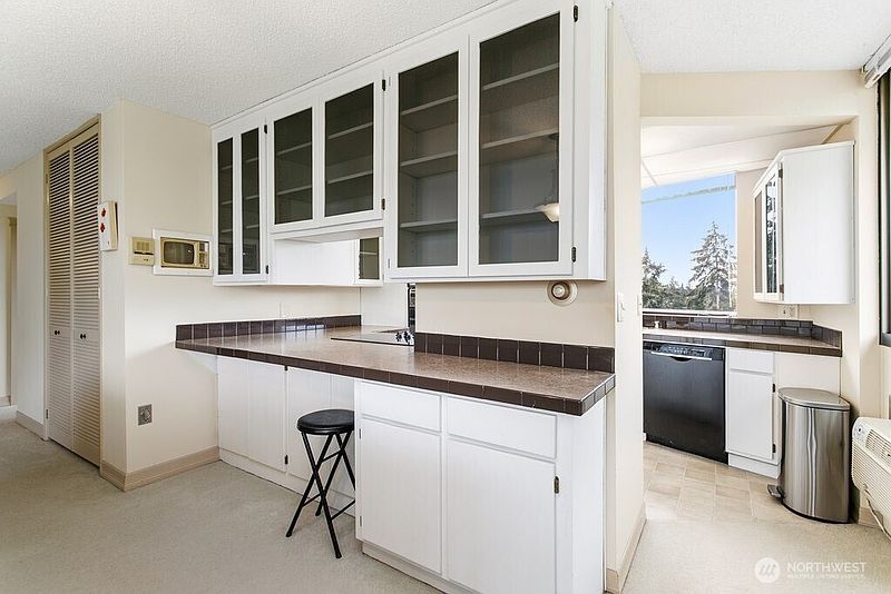 3rd image of 1910 Evergreen Park Drive SW #701