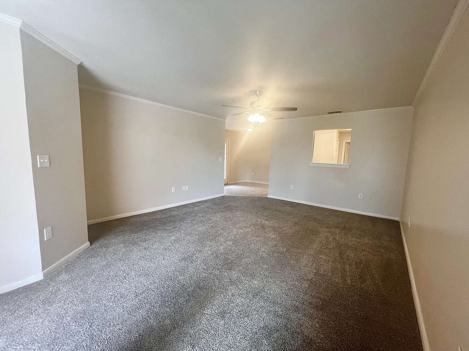 3 bed, 3.0 bath, 1366 sqft, $1,250 — Photo 2