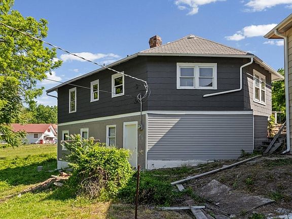 3rd image of 2918 Parkwood Blvd
