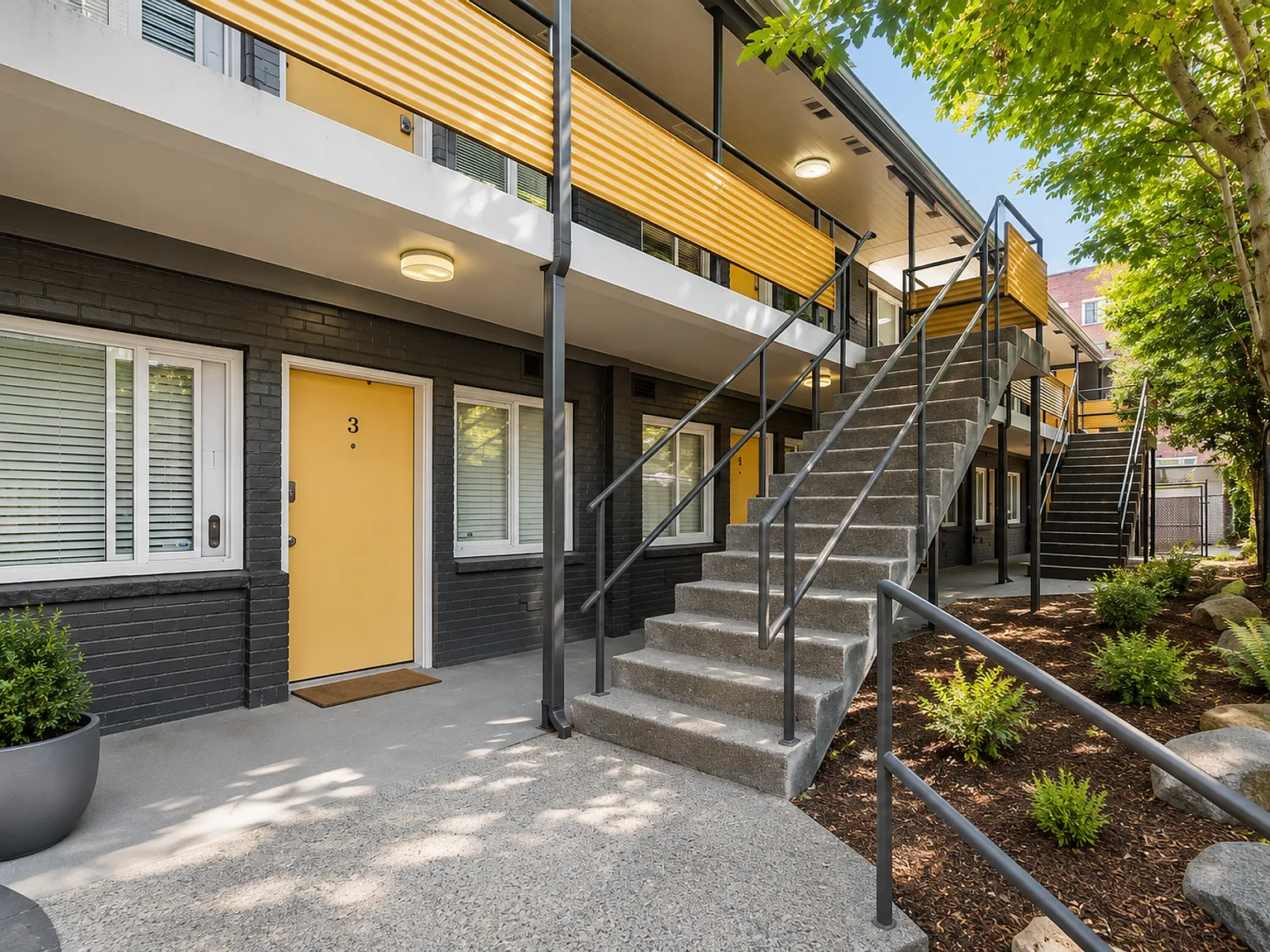 Eleanor Apartments — Photo 3
