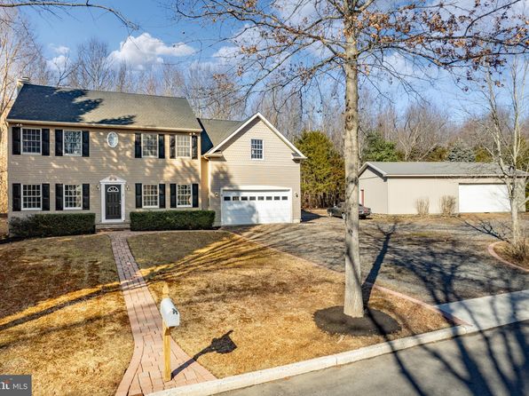 3 Field Ct, Wrightstown, NJ 08562