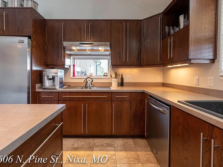 1606 N Pine St — Photo 8