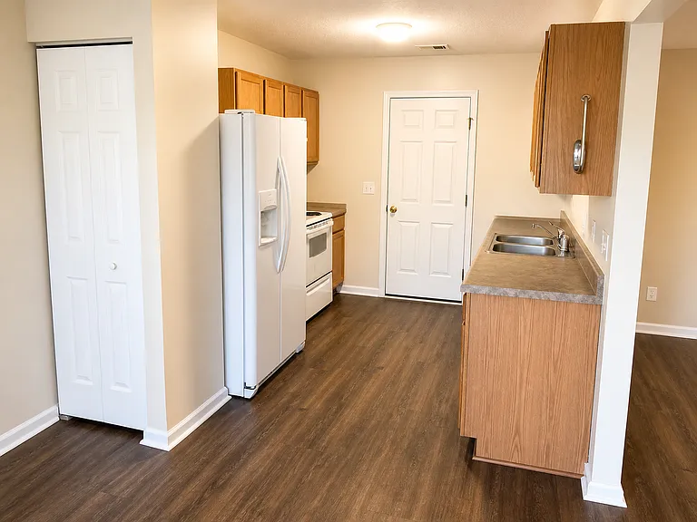 206 Curvewood Rd — Photo 2