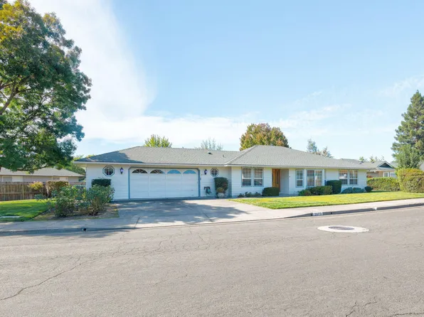 2673 Brookside Dr, Medford, OR 97504