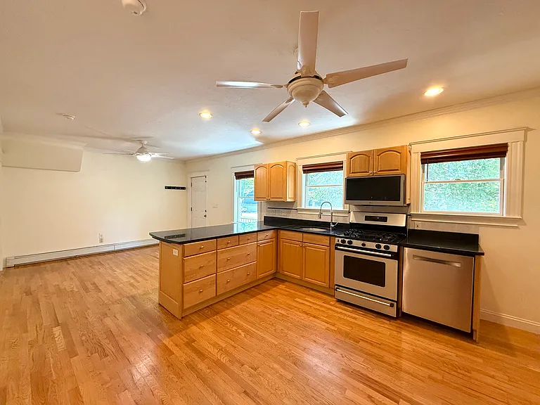 120H Sherman St — Photo 3